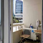 Modern Apartment, Centrally Located In Sea Point