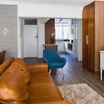Modern Apartment, Centrally Located In Sea Point