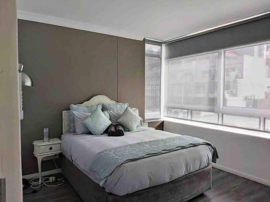Apartment Modern Apartment, Centrally Located In Sea Point *